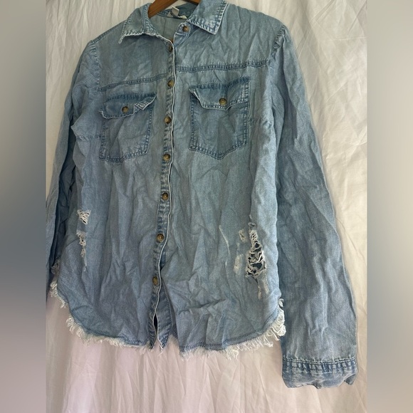 Cato Women’s Long Sleeve Blue Denim Button Down Shirt size Small Distressed - Picture 3 of 15
